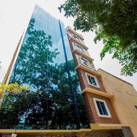Hotel Gulshan Lake View ธากา ภายนอก รูปภาพ
