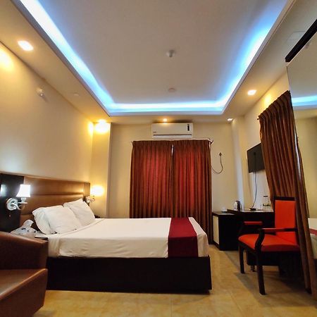 Hotel Gulshan Lake View ธากา ภายนอก รูปภาพ