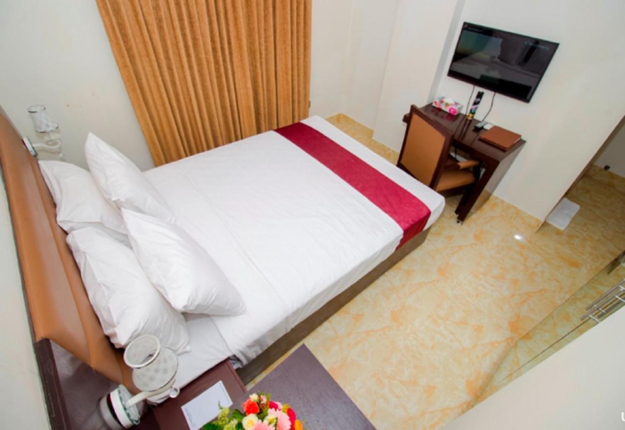 Hotel Gulshan Lake View ธากา ภายนอก รูปภาพ