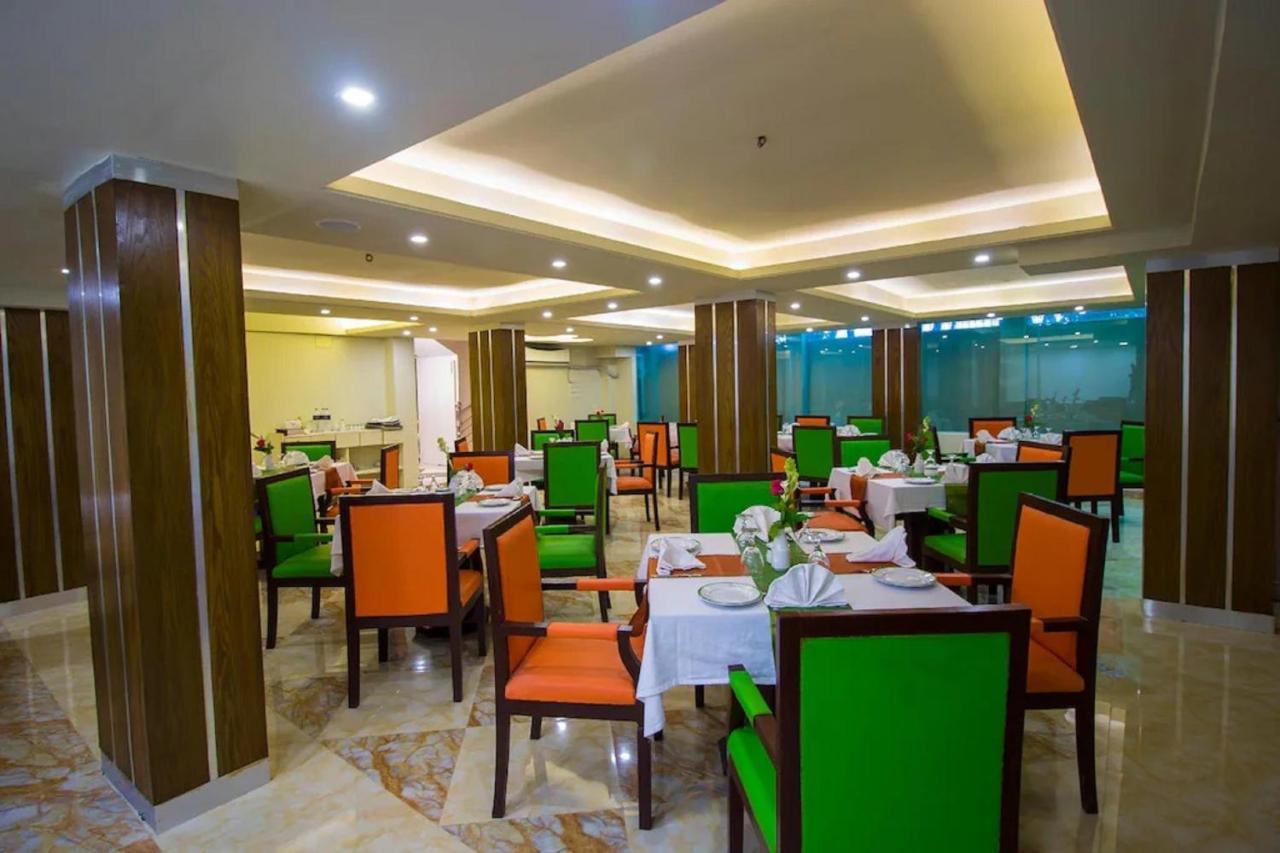 Hotel Gulshan Lake View ธากา ภายนอก รูปภาพ