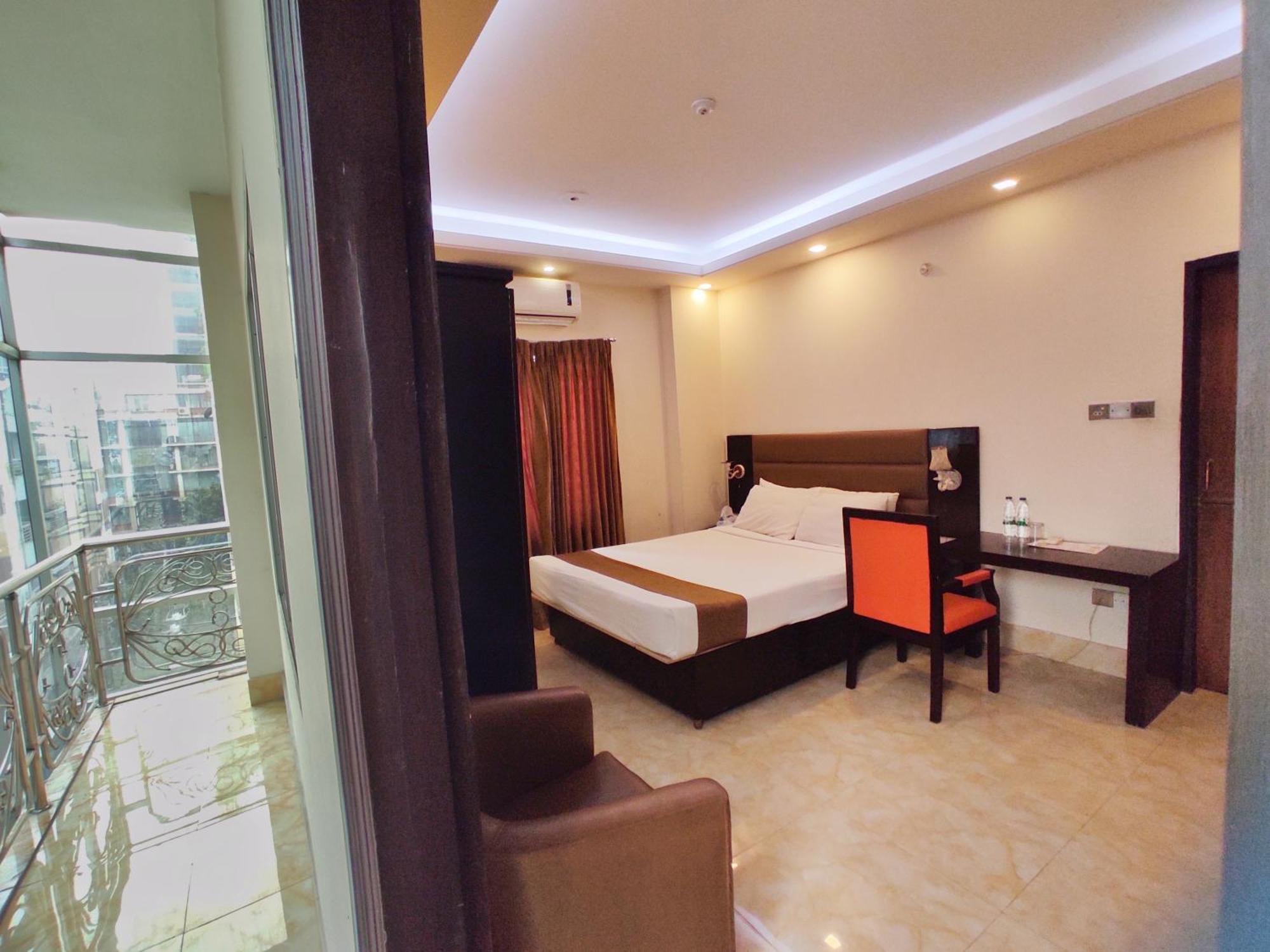 Hotel Gulshan Lake View ธากา ภายนอก รูปภาพ